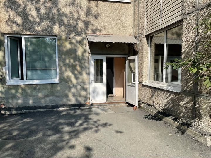 Космонавтов 21