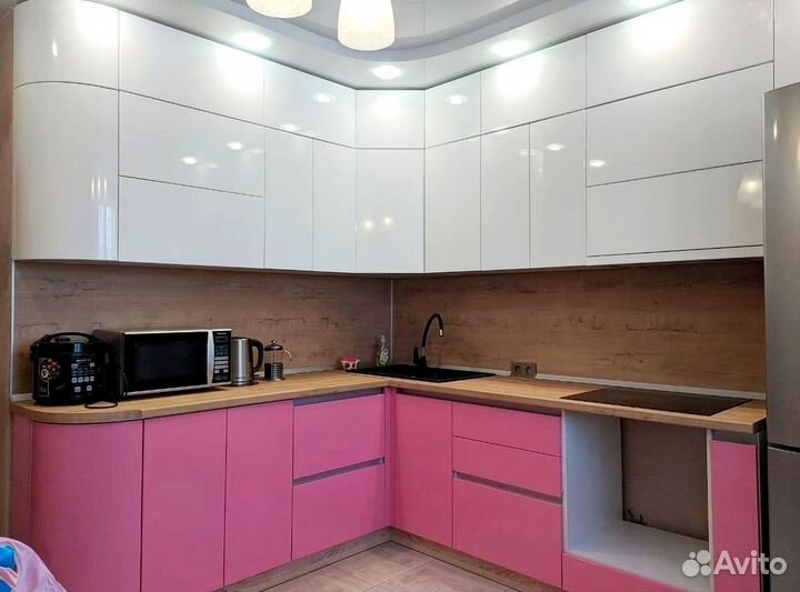 Кухонный гарнитур в современном стиле на заказ