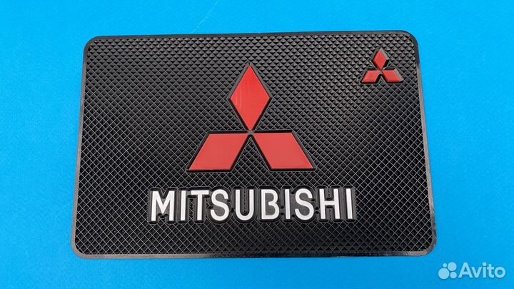 Коврик противоскользящий Mitsubishi на панель