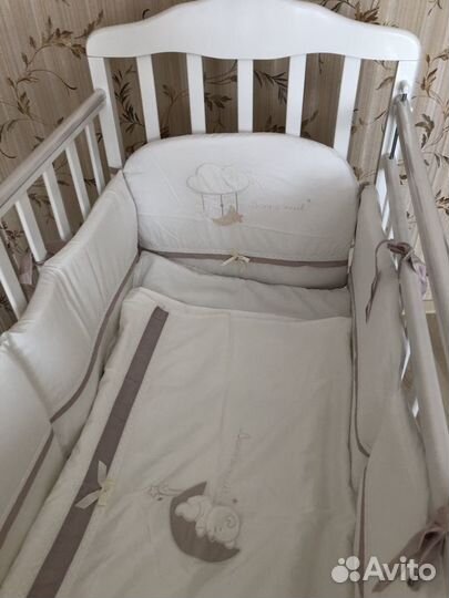 Детская кроватка с матрасом, бортиками и постельны