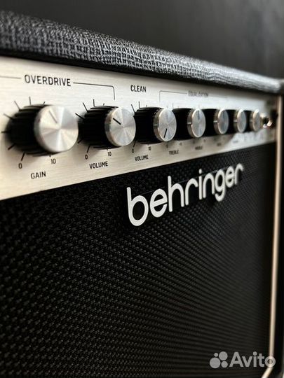 Комбоусилитель Behringer HA-40R