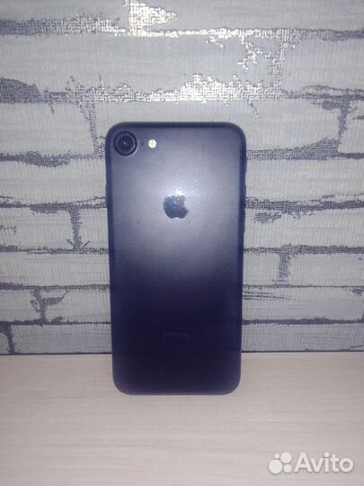 Телефон iPhone 7