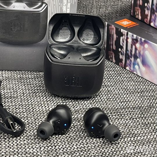 Беспроводные наушники JBL club Pro+ TWS черные б/у