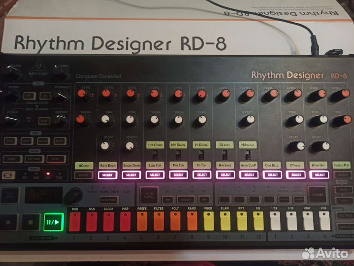 Аналоговая драм машина Behringer RD-8