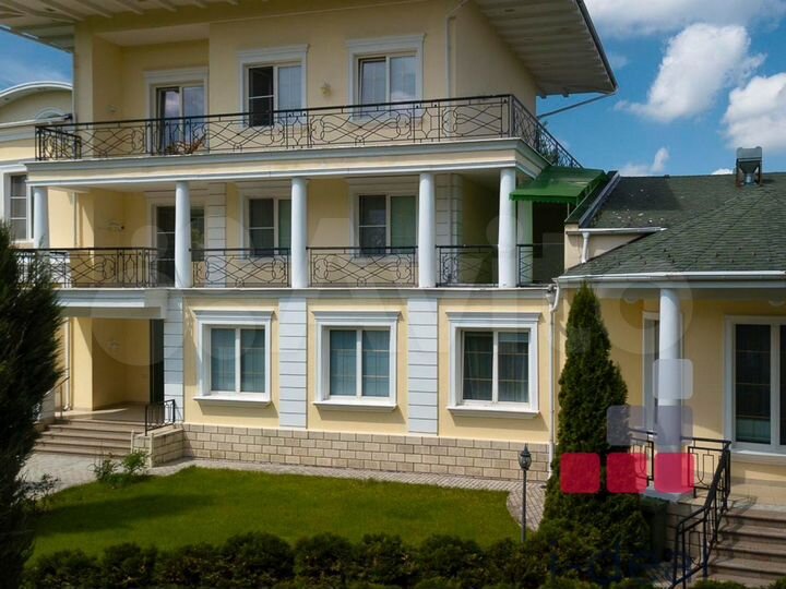 Дом 900 м² на участке 50 сот.