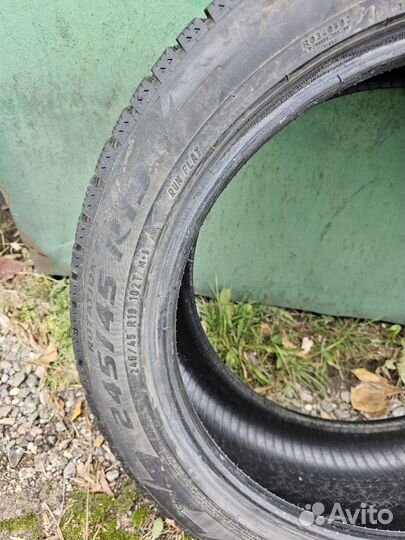 Pirelli Ice Zero 245/45 R19