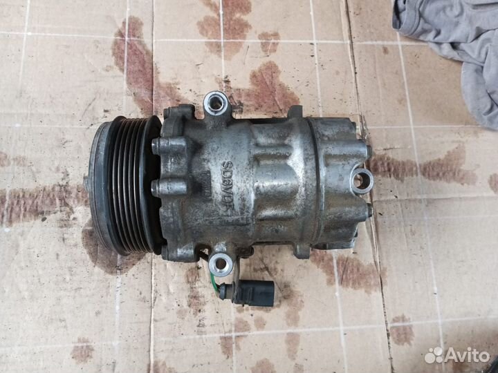 Компрессор кондиционера Volkswagen Polo 5 612