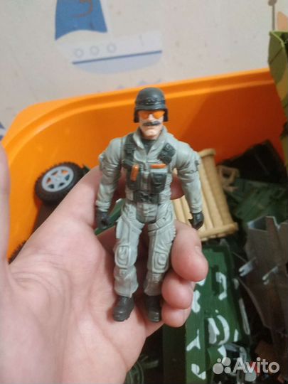 Солдатики много