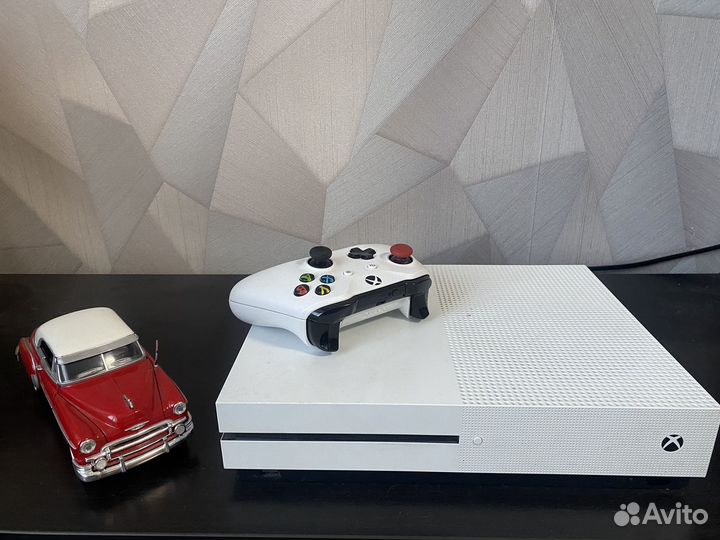 Xbox ONE S