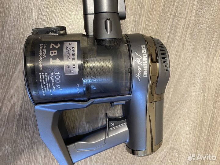 Пылесос вертикальный Redmond