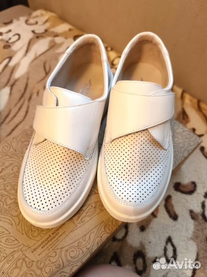 Продаю обувь для медиков женская