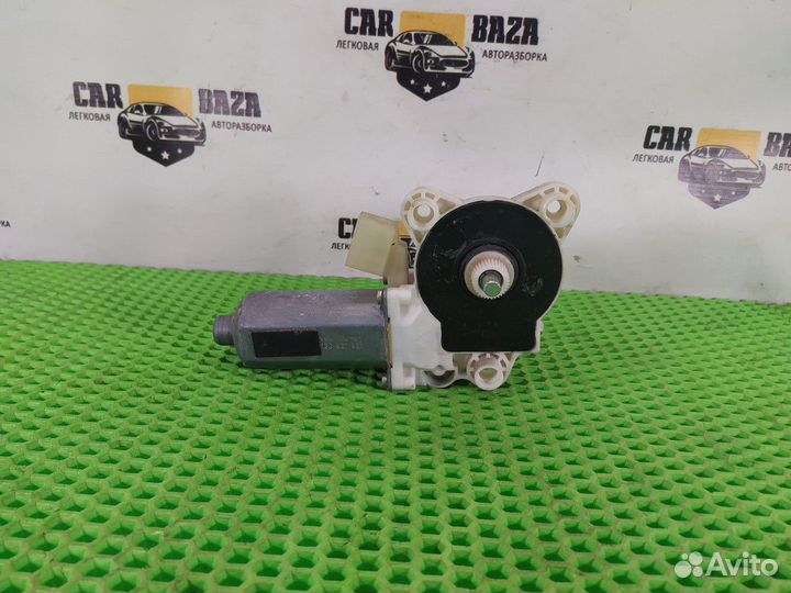 Моторчик стеклоподъемника передний правый R