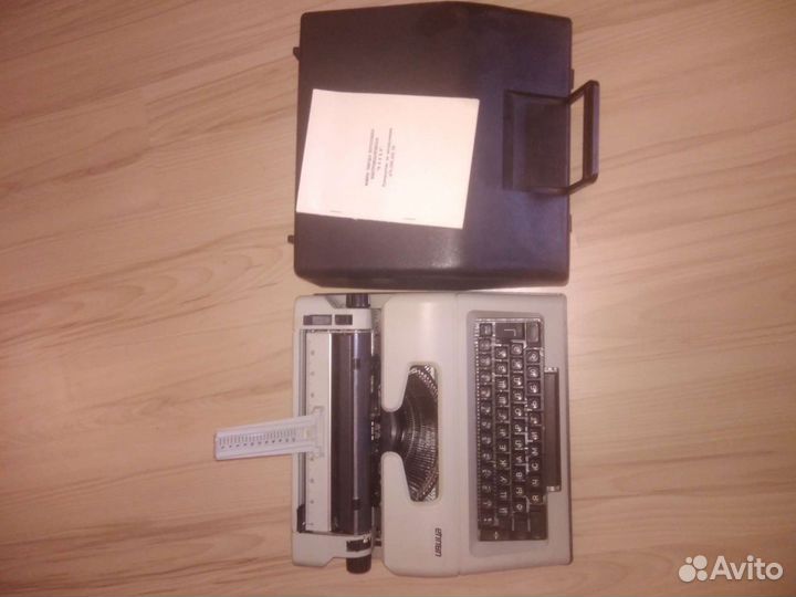 Электромеханическая пишущая машинка 