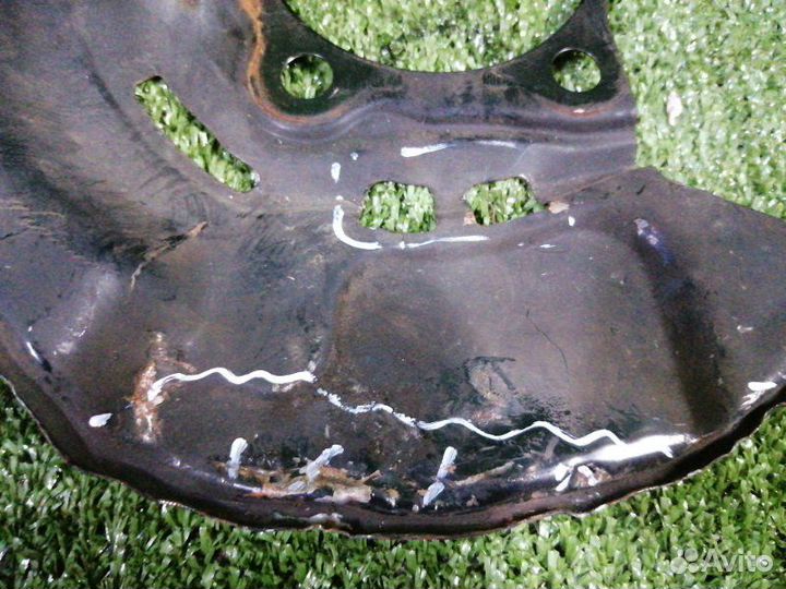 Кожух тормозного диска передний Toyota Rav4 ACA31