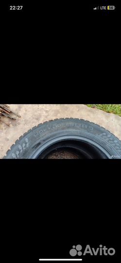 Nokian Tyres Hakkapeliitta 9 215/60 R16