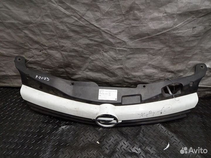13149465 Решетка радиатора Opel Astra H