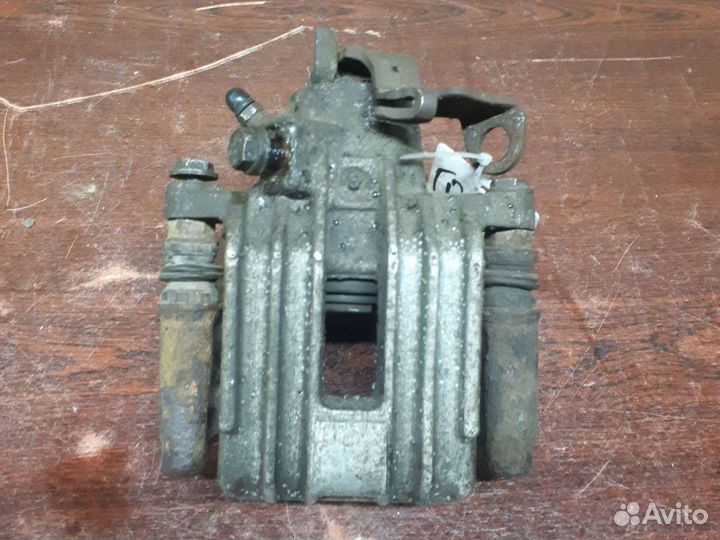 Задний левый суппорт фольксваген гольф 4