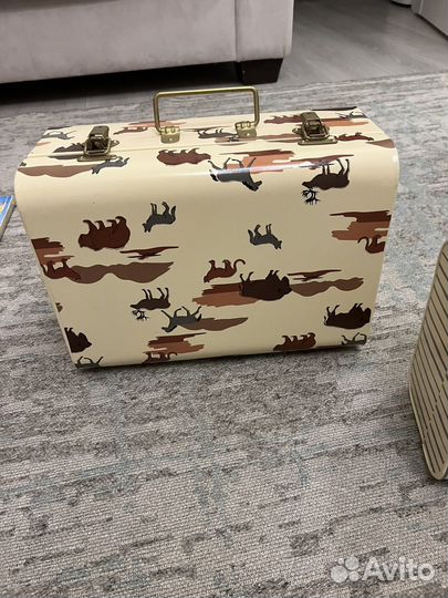 Декоративные чемоданы