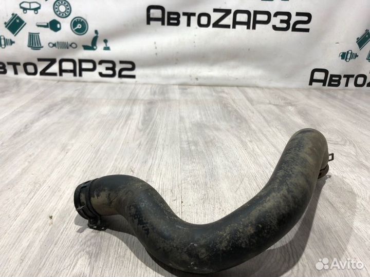 Патрубок радиатора нижний Mitsubishi Lancer 9 4G18