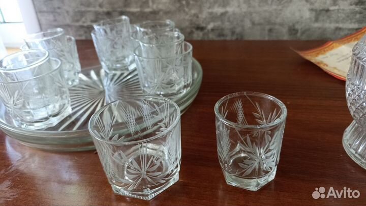 Графин со стопками