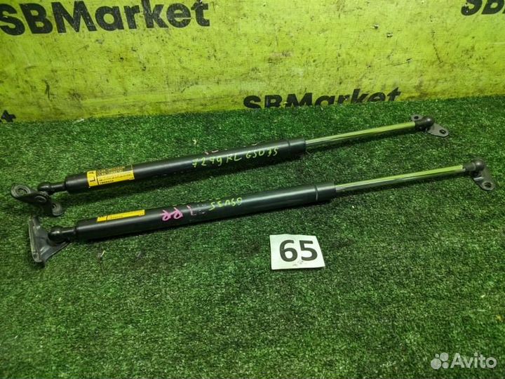 Амортизатор двери багажника задний Toyota Harrier