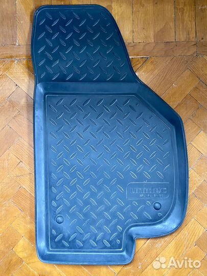 Резиновые ковры в салон Skoda Superb 2