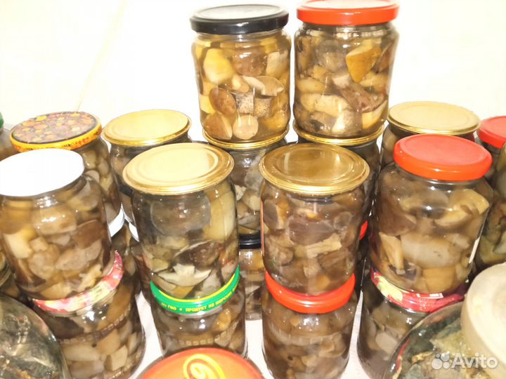 Свежие грибы.А так же маринованные и сушёные