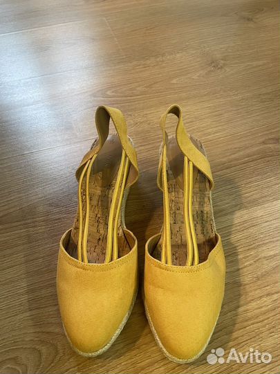 Босоножки next 38(идут на 37)