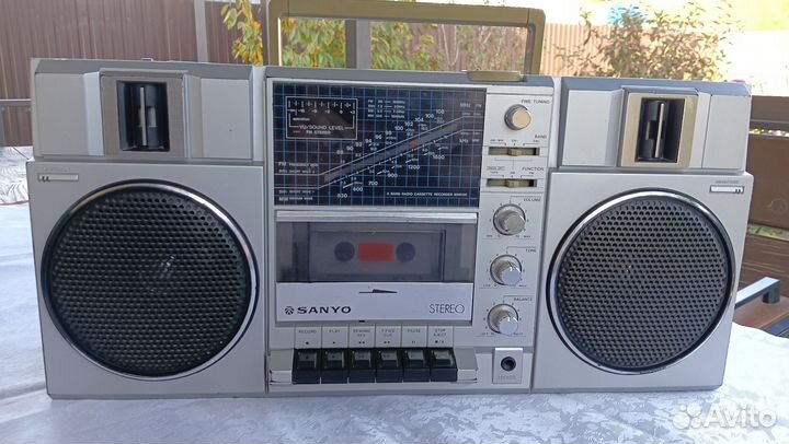 Магнитофон sanyo