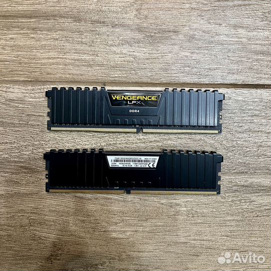 Оперативная память Corsair Vengeance LPX 16 гб