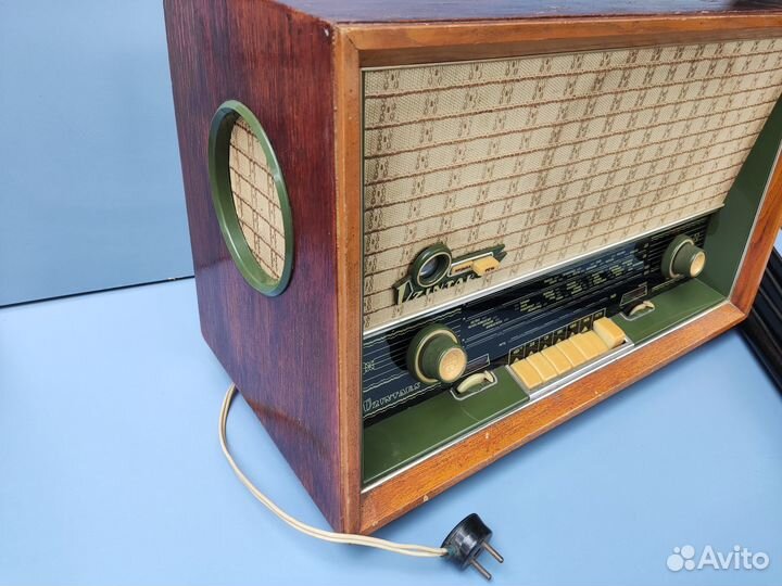 Радиоприемник Ламповый из СССР Рабочий