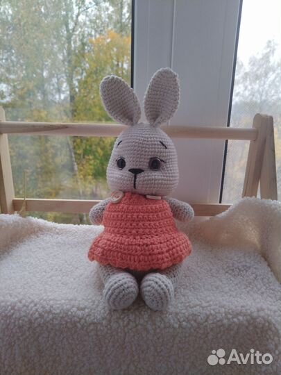 Вязаная игрушка, зайка. Ручная работа, в наличии