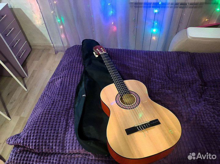 Классическая гитара, Homage LC-3910N