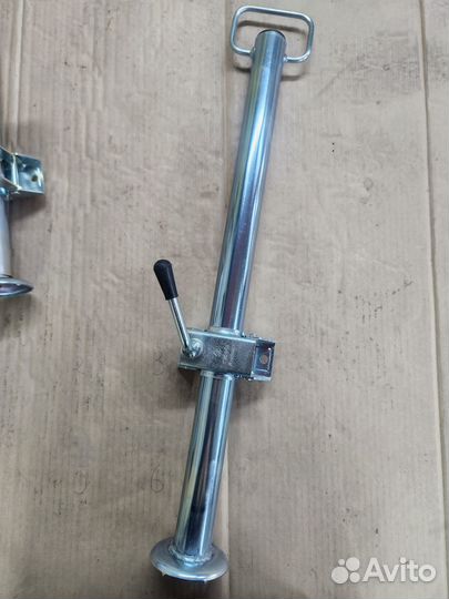 Стойка опорная с хомутом (кронштейном)