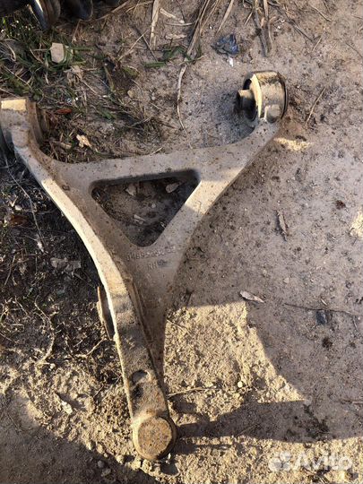 Рычаг передний правый нижний Крайслер 300 Магнум