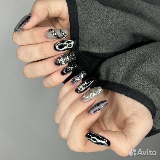 Модель на маникюр