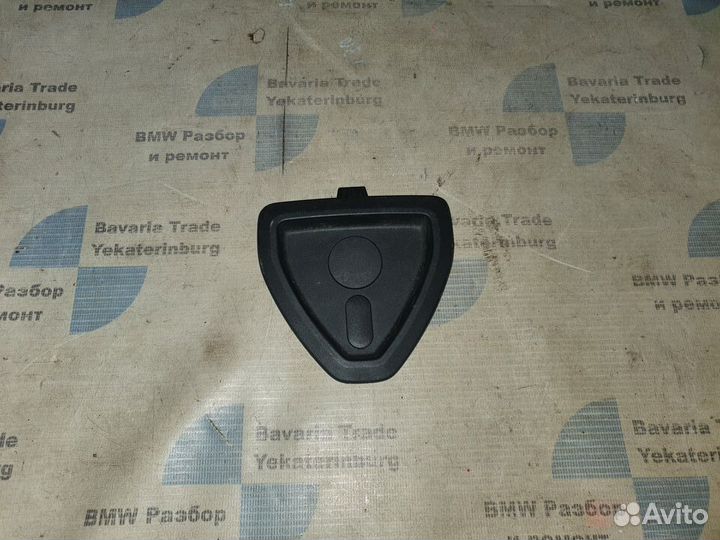 Щиток механизма аварийной разблокировки BMW G30