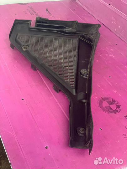 Крышка корпуса микрофильтра правая BMW X5 и X6