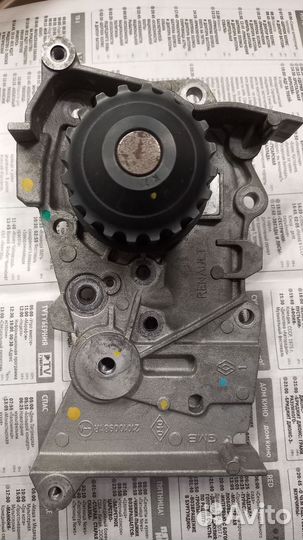 Помпа Renault двигателя к4м