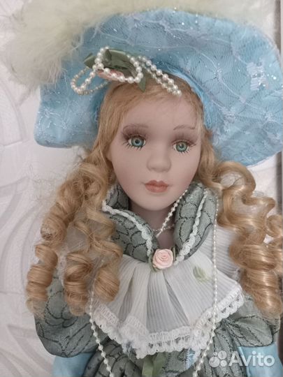 Кукла фарфоровая коллекционная