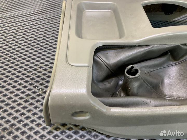 Консоль АКПП Nissan Safari