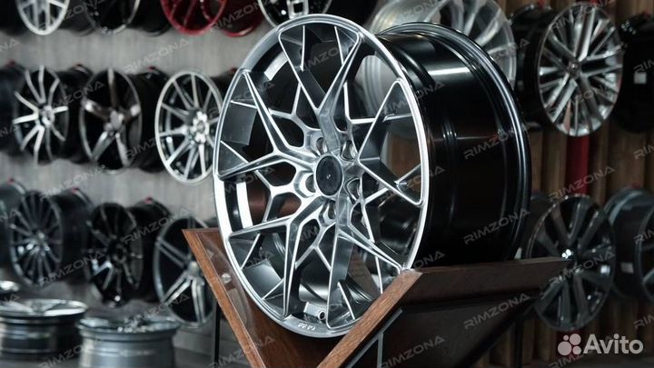 Литой диск HRE R17 5x100