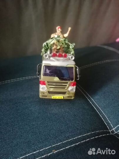 Машинка игрушка