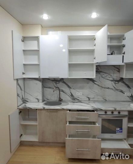 Кухни на заказ с современной фурнитурой