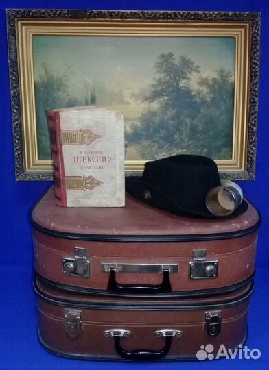 Аристофан и Шекспир в чемоданах ;)