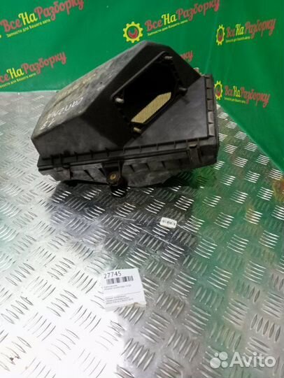 Корпус воздушного фильтра Mitsubishi Carisma седан