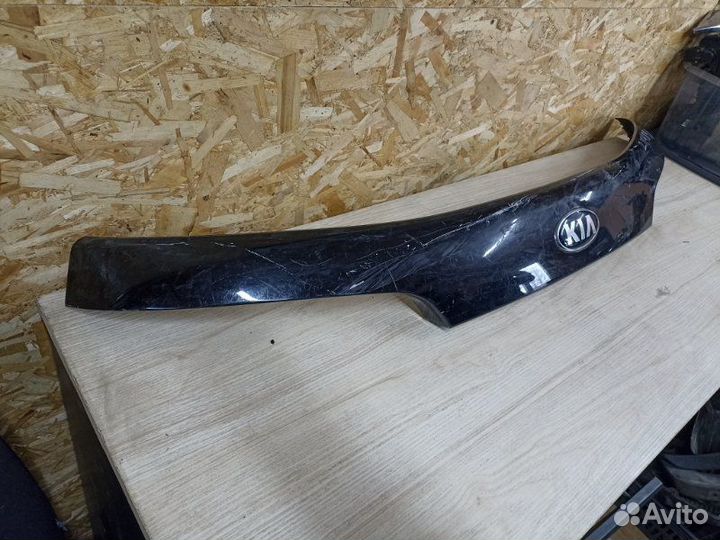 Накладка двери багажника Kia Sorento 2 2012-2019