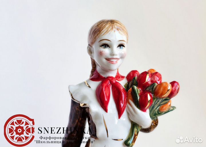 Фарфоровая статуэтка школьница СССР