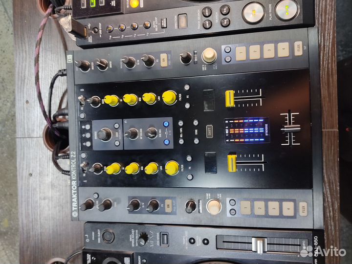 Native instruments traktor Z2