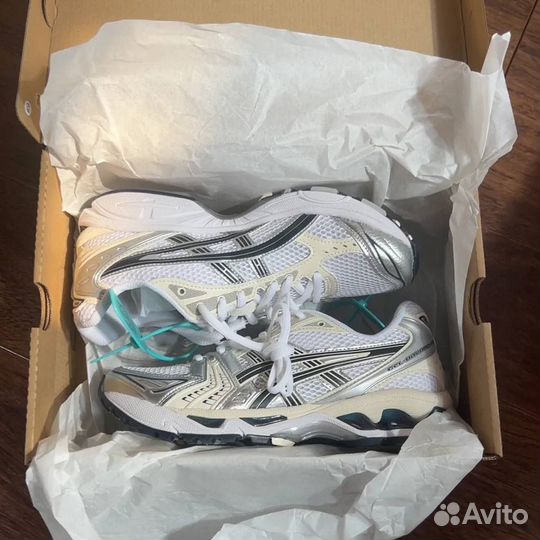 Кроссовки с пойзон